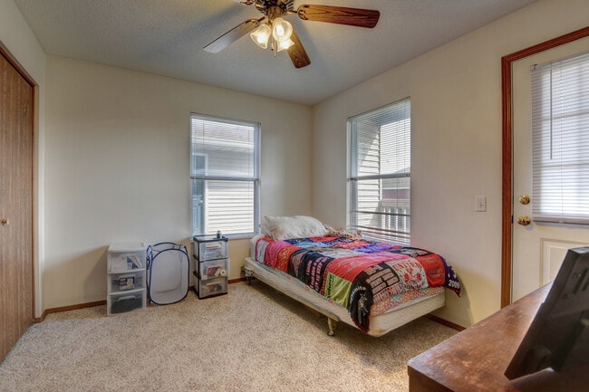 Building Photo - Kobuck Apartments