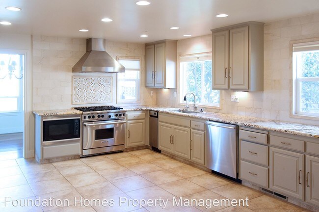 Building Photo - 3 br, 2.5 bath House - 3 Presidio Ct.