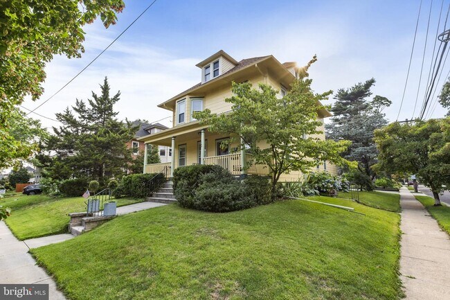 Building Photo - 143 Woodlawn Ave