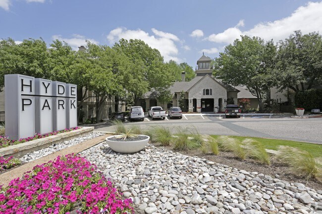 Hyde Park At Montfort Apartments Dallas Tx Apartments Com