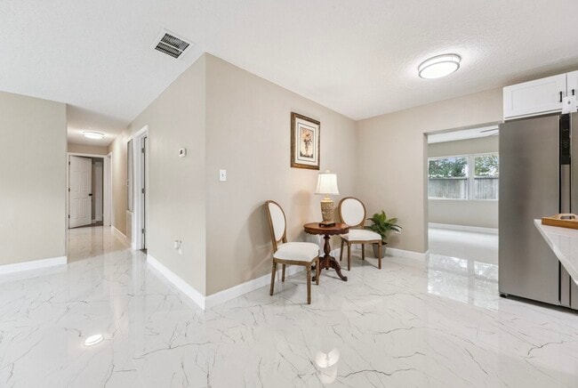 Foto del edificio - 3033 Sutton Dr