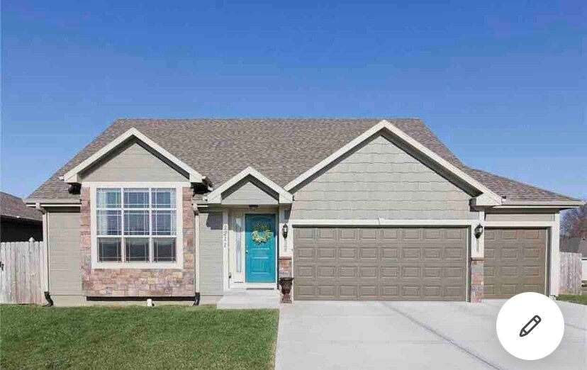 SHORT OR LONG TERM ROOM RENTAL in a private SHARED home. Perfect for contracted professionals - 2211 Bateley St