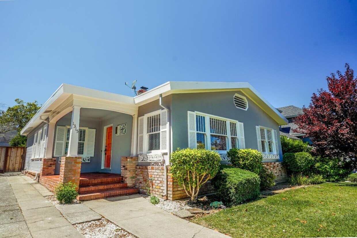Primary Photo - 1315 Drake Ave
