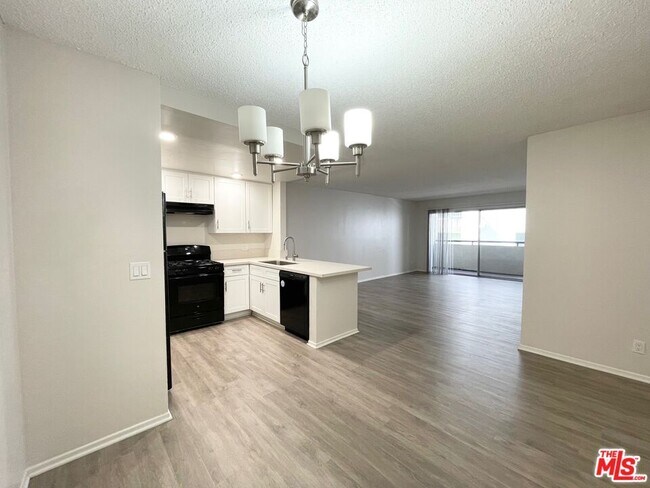 Foto del edificio - 6228 Fulton Ave