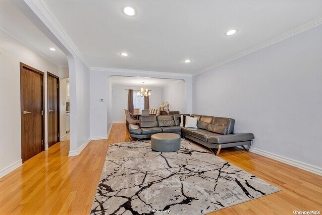 Foto del edificio - 69-35-69173 173rd St