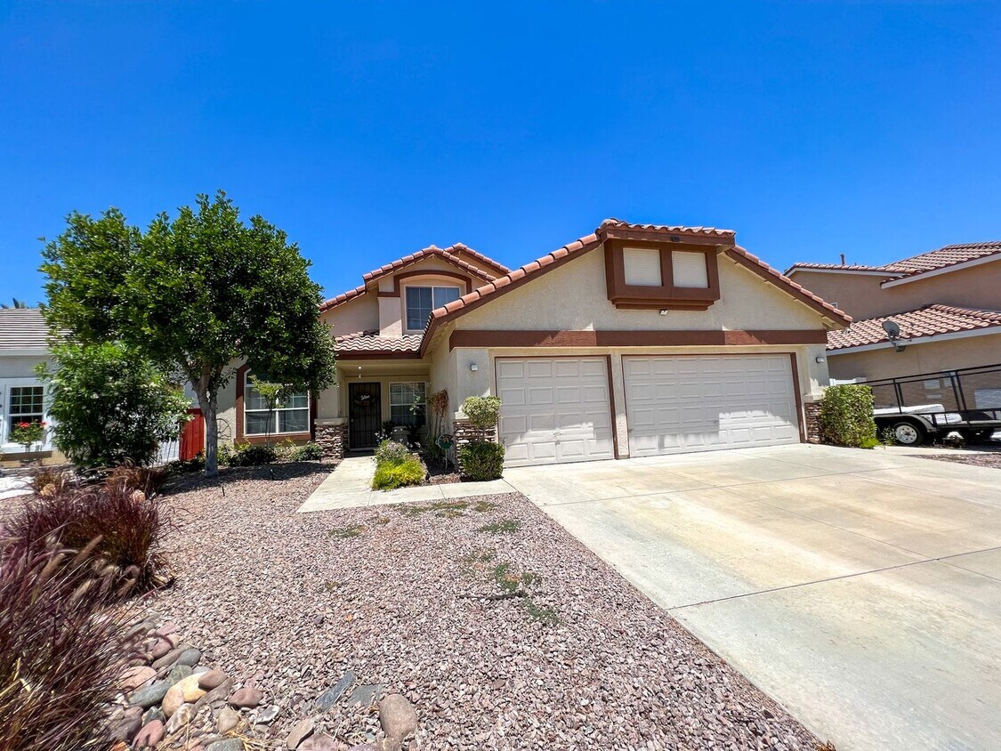 Primary Photo - Spacious 5 bedroom Lake Elsinore home for ...