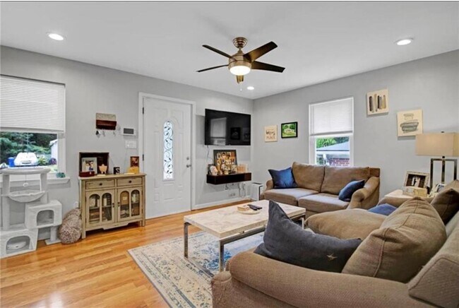 Building Photo - 1329 Plaza Ave SW