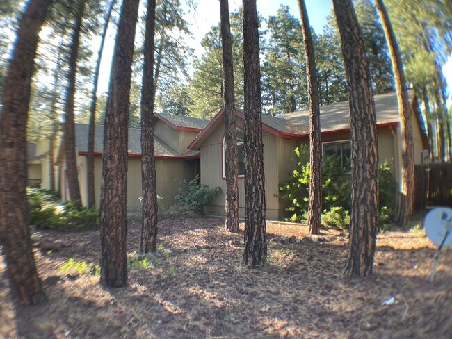 Foto del edificio - Well kept single level home in University ...