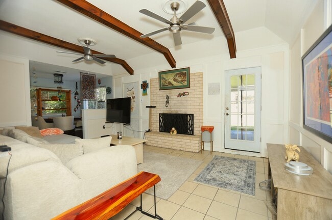 Foto del edificio - 354 S Amherst Dr