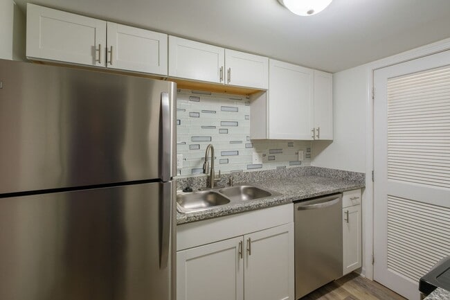 Interior Photo - Golden Gate Townhomes