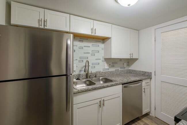 Interior Photo - Golden Gate Townhomes
