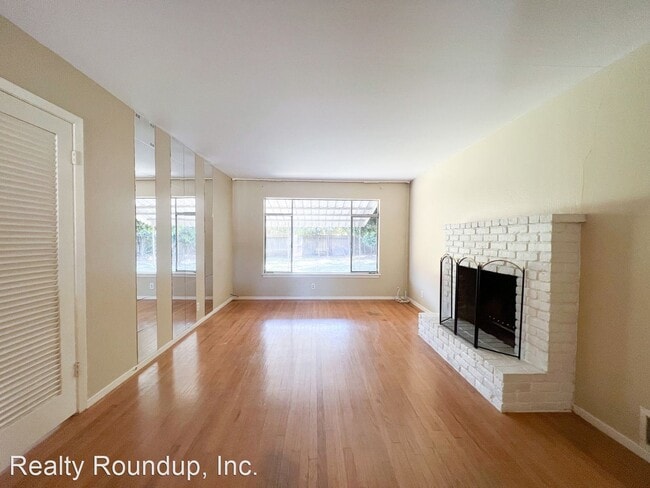 Building Photo - 3 br, 1.5 bath House - 1764 67th Ave