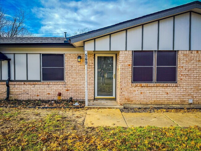 Foto del edificio - Modern Elegance Meets Suburban Comfort: Updated 3-Bed, 2-Bath Gem in Heart of Burleson