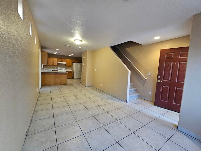Foto del edificio - Spacious 4BD/3BA Home with Mountain Views in Las Vegas!