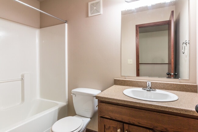 Building Photo - 920 S Willow Creek Pl