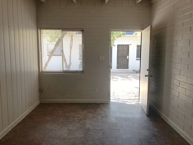 Foto del edificio - 1022 N. Palo Verde Blvd #G