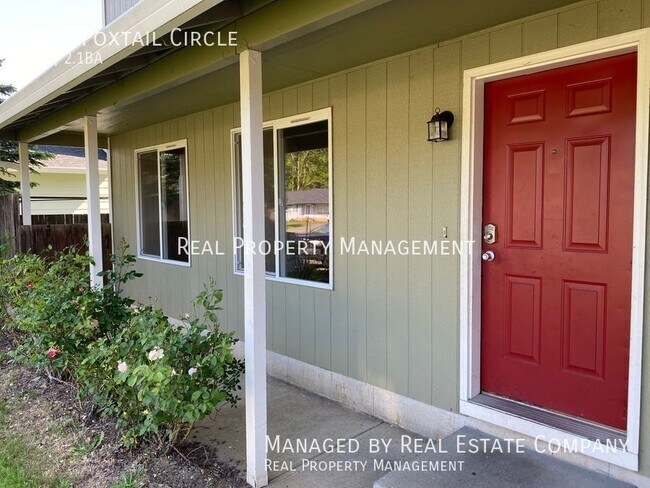 Building Photo - Woodland 4 Bed 2.5 Bath Home with Two Car ...
