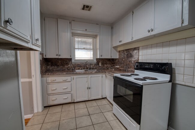 Foto del edificio - 2469 NW 36th Terrace