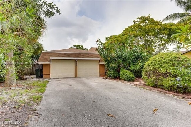Building Photo - 4 br, 3 bath House - 748 Place