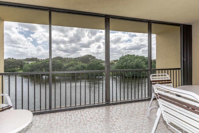 Foto del edificio - 5188 Woodland Lakes Dr