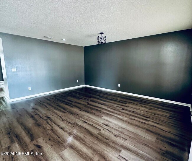 Building Photo - 773 Martin Lakes Dr E