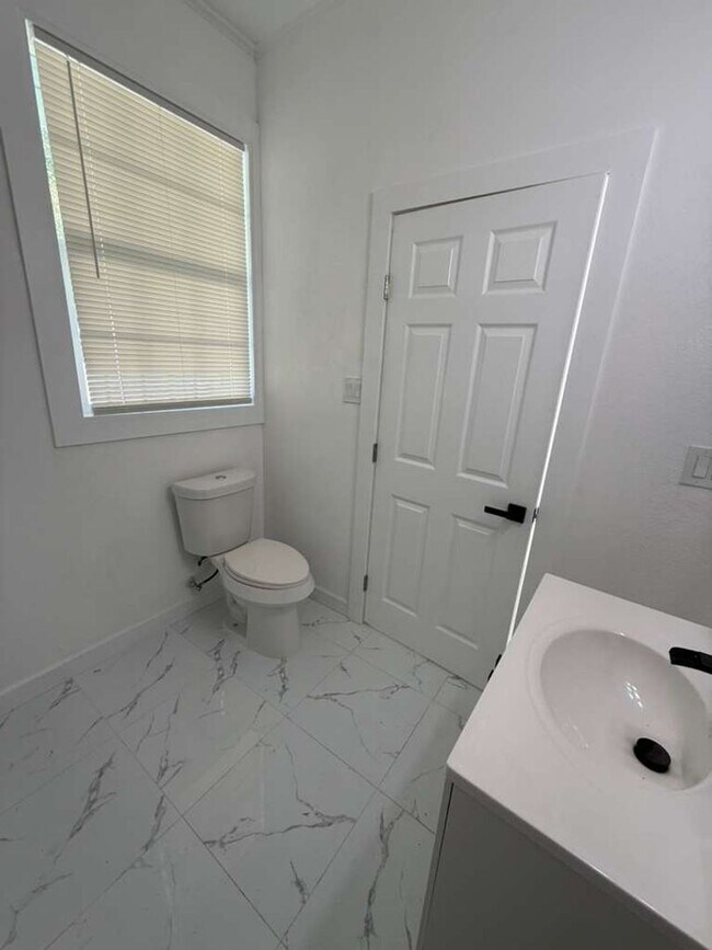 Foto del edificio - BEAUTIFUL HOME IN HOUSTON. MOVE IN READY!.