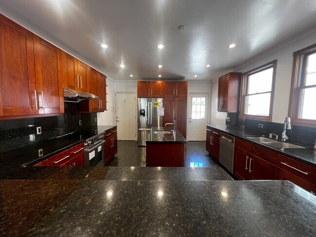 Building Photo - 19 Rosewood Dr