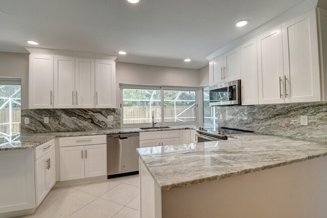 Building Photo - 701 Apple Tree Ln