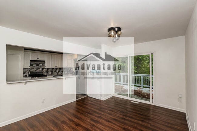 Building Photo - 1455 Helen Ln SW