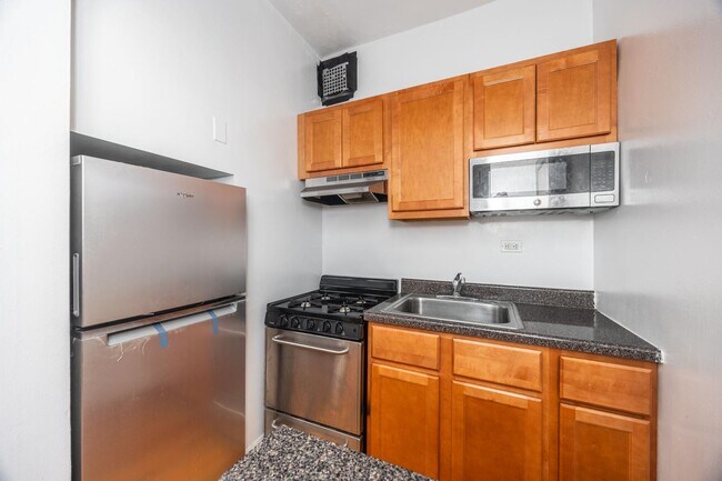Building Photo - 948 W Cuyler Ave