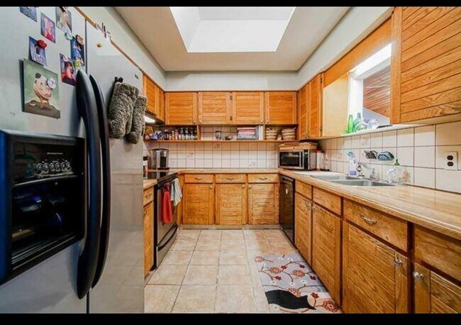 Photo du bâtiment - 14932-1490A 90a Ave