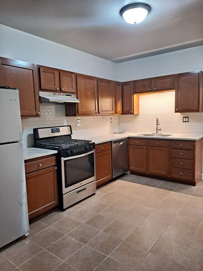 Foto del edificio - 2165 N Western Ave