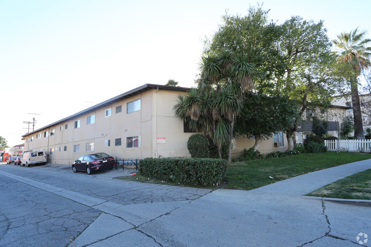18522 Clark St, Tarzana, CA 91356 Apartments in Tarzana, CA