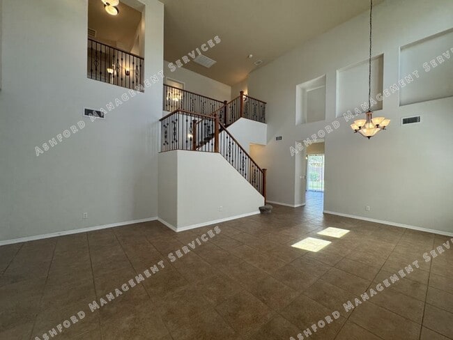 Building Photo - Beautiful 4-Bedroom, 3-Bath Home in Phoeni...