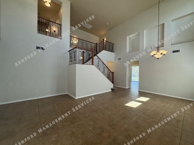 Foto del edificio - Spacious 4-Bedroom, 3-Bath Phoenix Home wi...