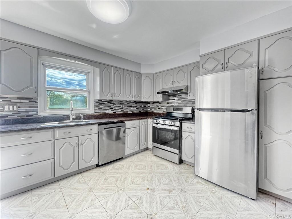 Primary Photo - 15 Calvi Ln