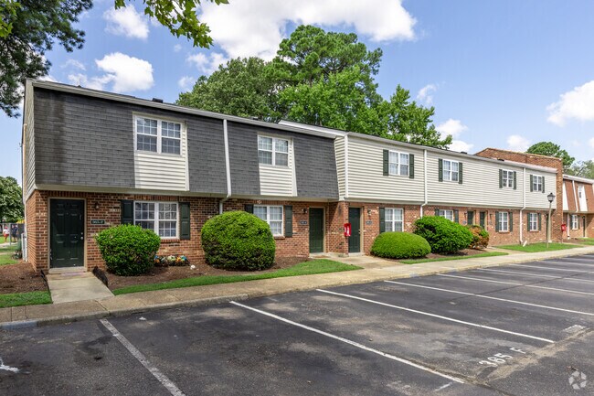 Foto del edificio - Hickory Point Townhomes