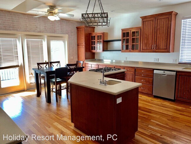 Building Photo - 6 br, 3.5 bath House - 1837 N. Centennial Dr