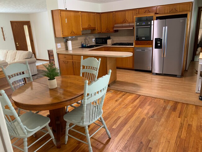 Photo - 3746 Chamberlin Dr House