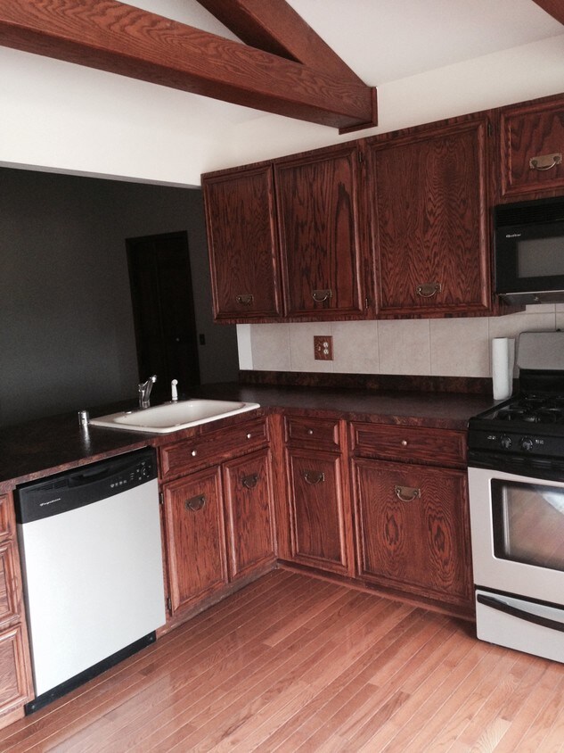 3295 Beach Rd, Port Huron, MI 48060 Condo for Rent in Port Huron, MI