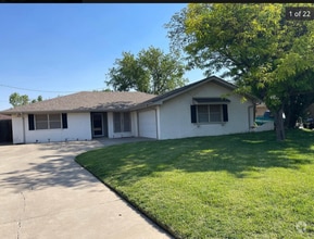 Building Photo - 2410 SW 26th Ave