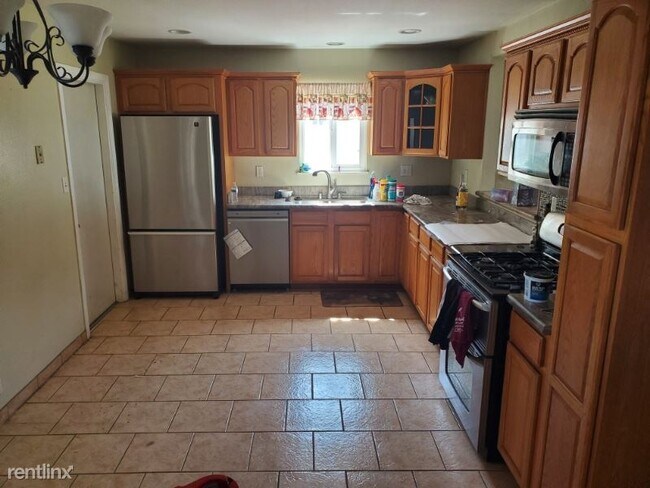 Building Photo - 4 br, 2 bath House - 3175 Stiles Ave