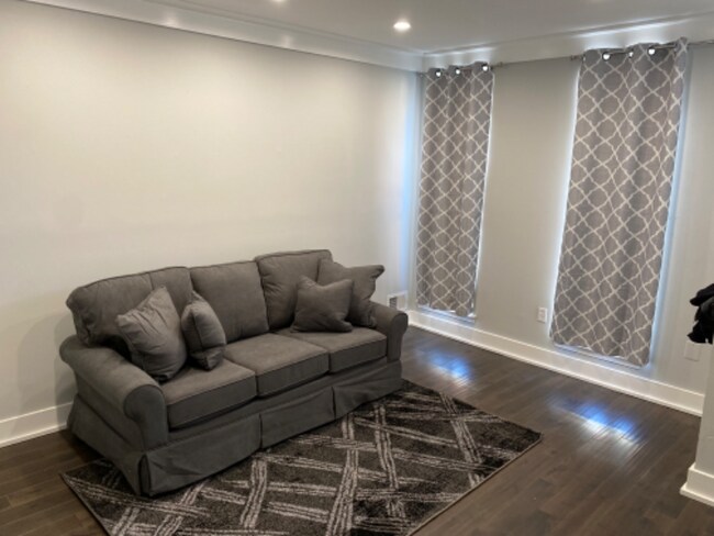 Building Photo - 747 E Preston St