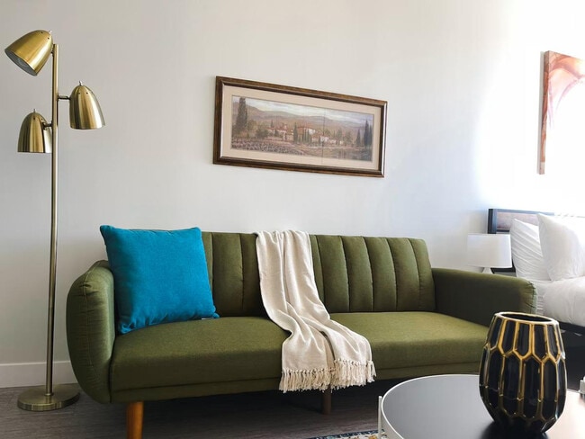 Foto del edificio - 2530 University Ave