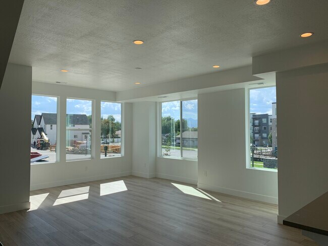 9' ceilings, 8' headers allow extra light - 145 E Verdon Ct