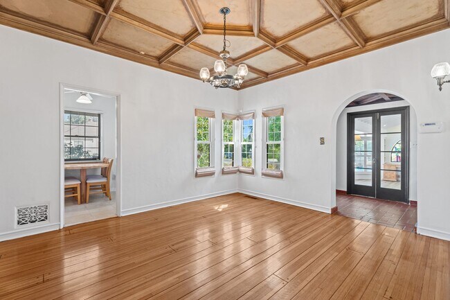 Building Photo - Timeless 1930s Spanish-Style Home with Uni...