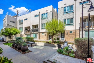 Building Photo - 5605 E Alloway Ct