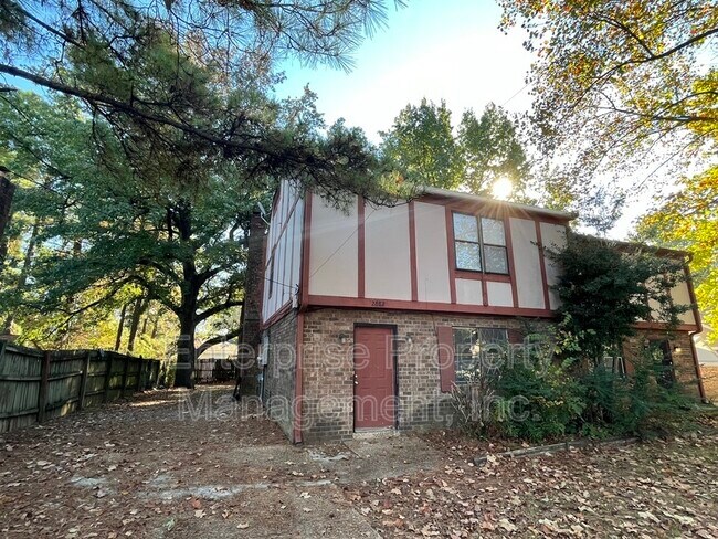 Building Photo - 2882 S Mendenhall Rd