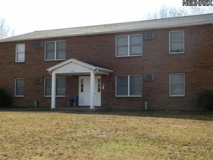 Primary Photo - 1344 Maplecrest Dr