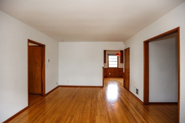 Hardwood floors - 1147 24th St